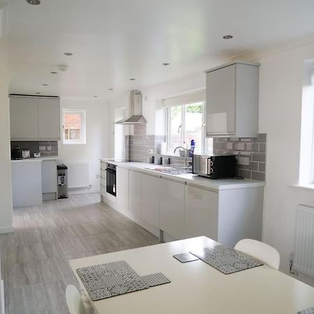 Cosy Four Bed Property With En-Suite Near To Nec Birmingham Airport And The City Экстерьер фото