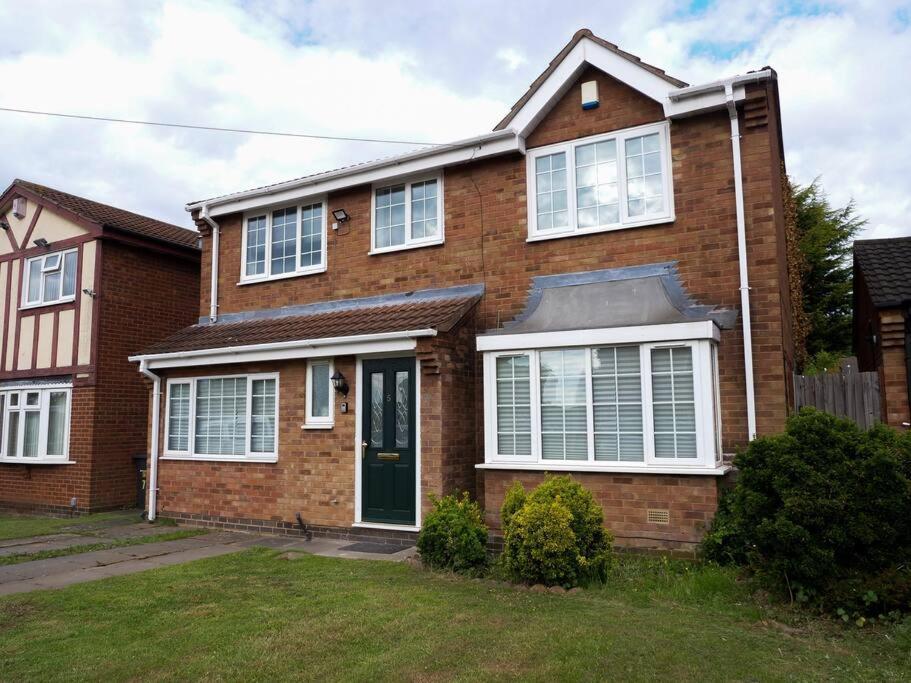 Cosy Four Bed Property With En-Suite Near To Nec Birmingham Airport And The City Экстерьер фото
