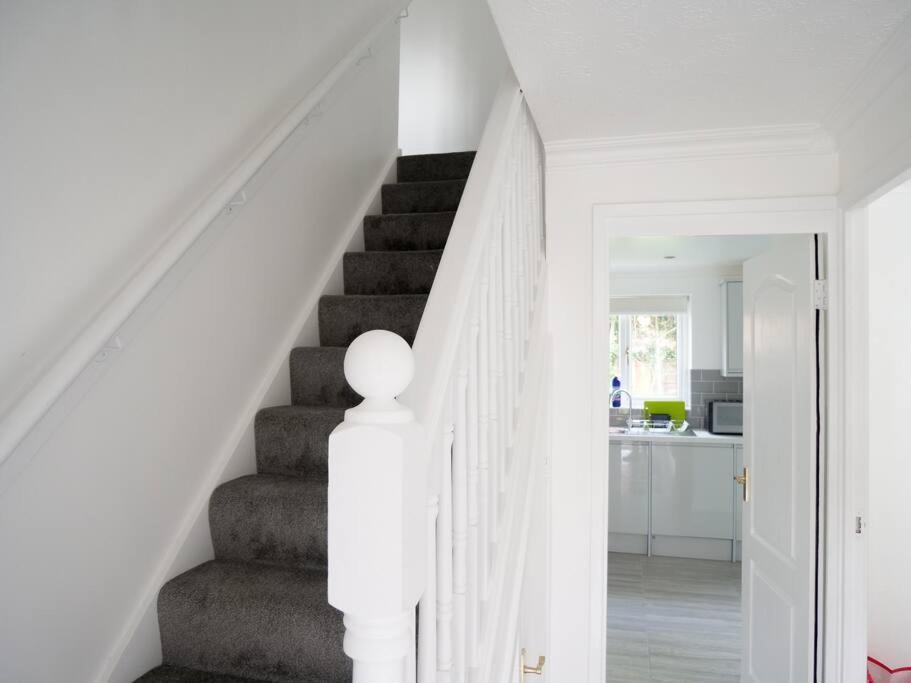 Cosy Four Bed Property With En-Suite Near To Nec Birmingham Airport And The City Экстерьер фото