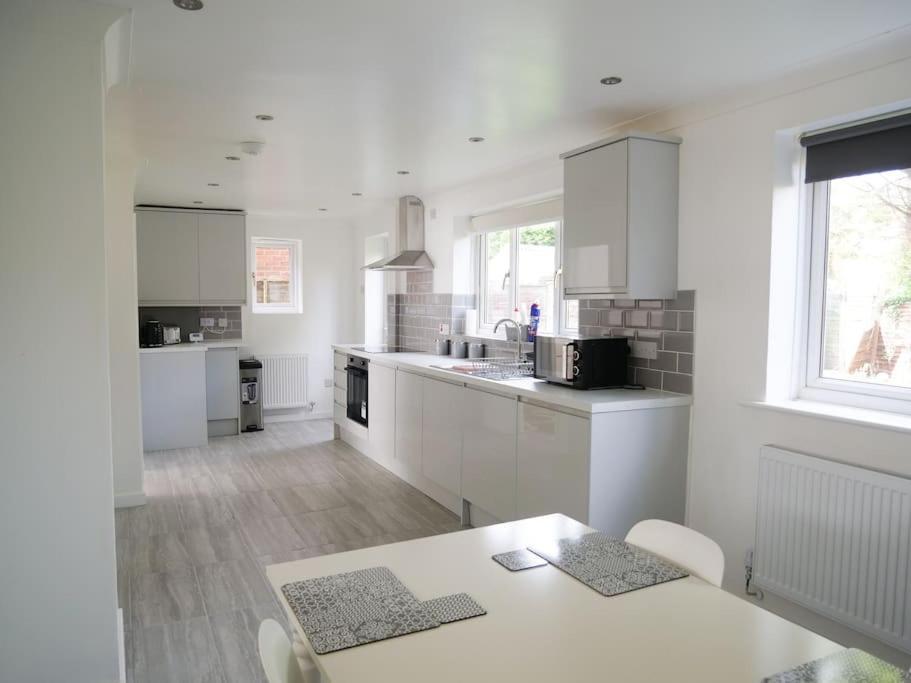 Cosy Four Bed Property With En-Suite Near To Nec Birmingham Airport And The City Экстерьер фото